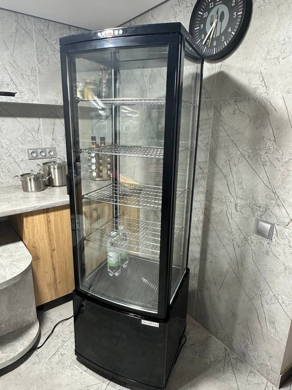 Холодильная витрина GoodFood RT235L3 чёрная